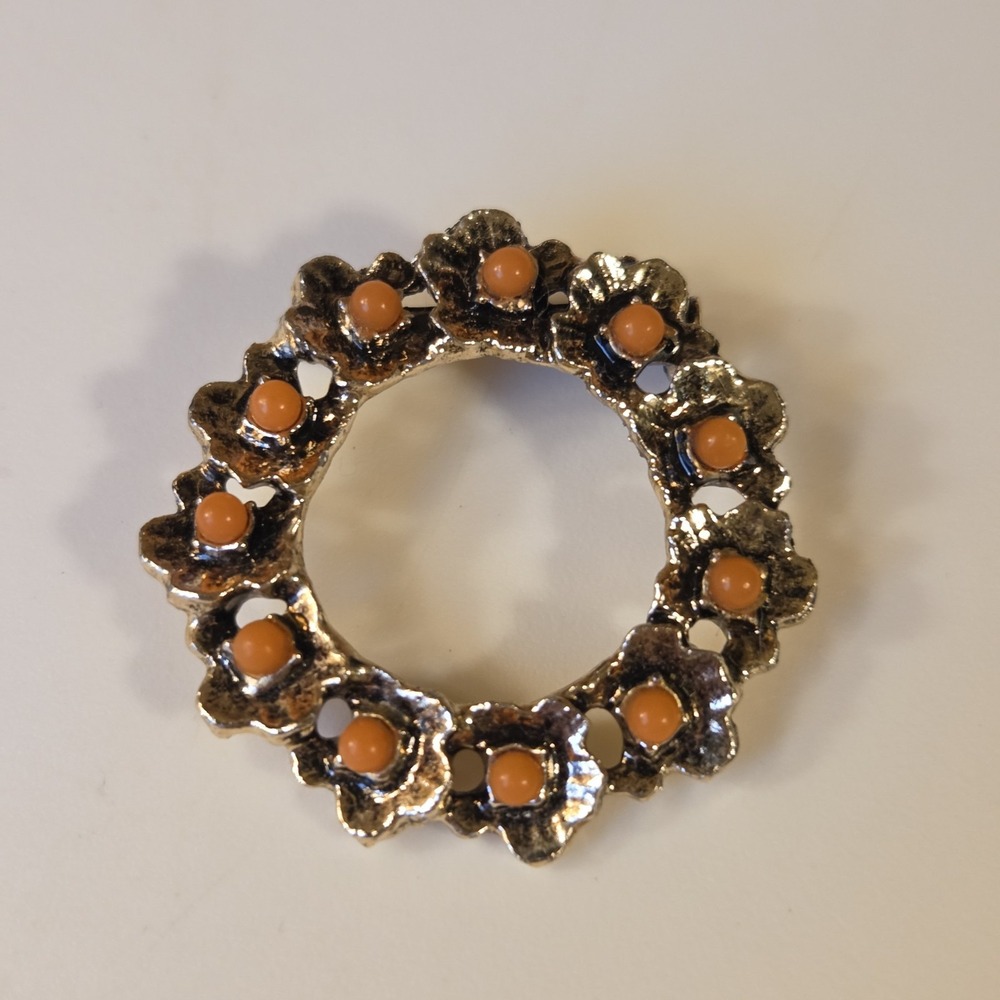 Vintage Unsigned Faux Coral Gold Tone Wreath Brooch Pin